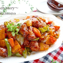 調味料4つで作れる!柔らかジューシーな黒酢と黒糖の酢豚♪