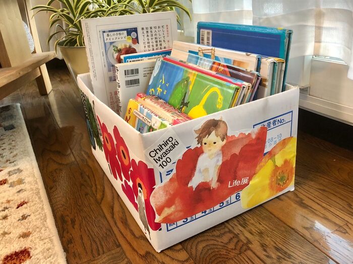 段ボール箱にコラージュ☆