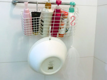 バスルームは吊り下げ作戦で水垢ゼロに? 100均のワイヤーバスケットに水切り&収納をお任せしよう!