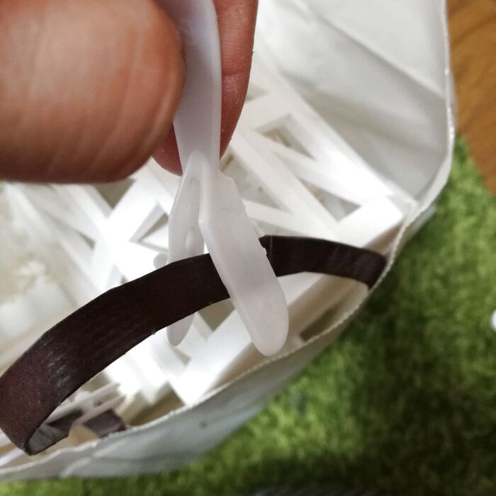 持ち手に取りつけます