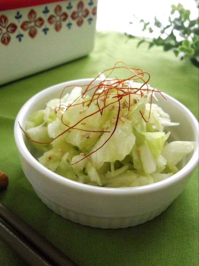 コツは、しばらくほっとくこと♪塩もみキャベツの中華和え