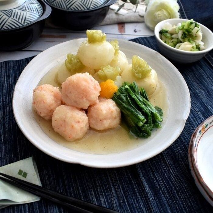 ほっこり和食! おだしが決め手なカブとエビ団子の煮物