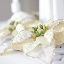 フェイクフラワーを使った、簡単クリスマスデコレーション