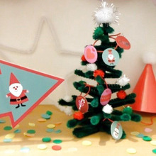 モールを切ってねじるだけで簡単ツリーの出来上がり!