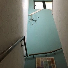 100均セリアの塗料でアクセントクロス風に階段をDIYセルフリノベ♪