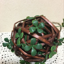 ラタンボールとフェイクグリーンのプチインテリア