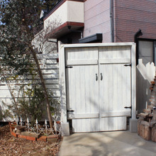 DIYで庭を大改造♪既存デッキ解体で再利用の木材を使ったフェンス作りと小屋風物置に大変身