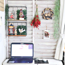 PC周りは100均フェイクグリーンで壁面緑化