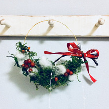 ダイソーのモスとワイヤーで作るクリスマスリース