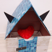 ダンボールとリメイクシートでペット用ハウス??