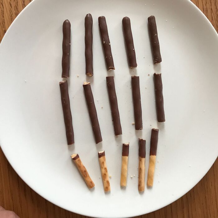 4.ポッキーをカットします