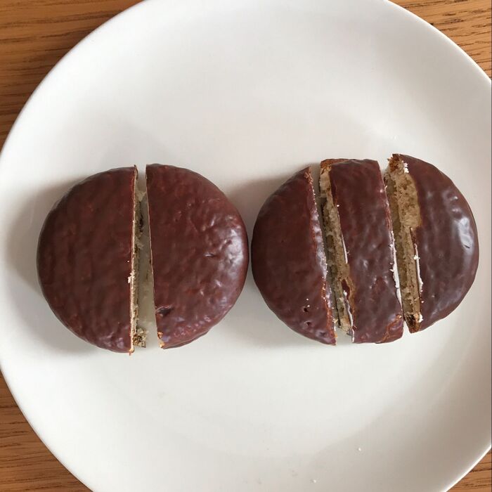 ２．チョコパイをカットします