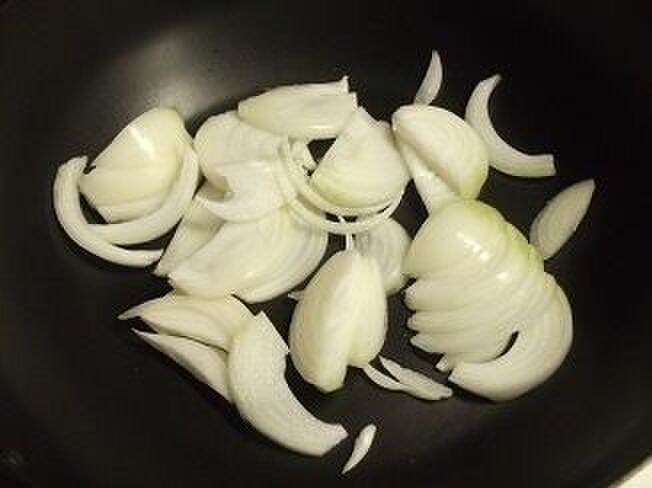 切った野菜を順に入れる