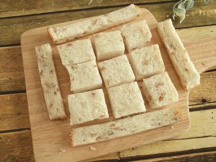 パンは耳を切って9等分