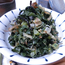 マヨネーズで炒めたら美味しすぎた♪ 大根の葉の塩昆布海苔マヨ炒め