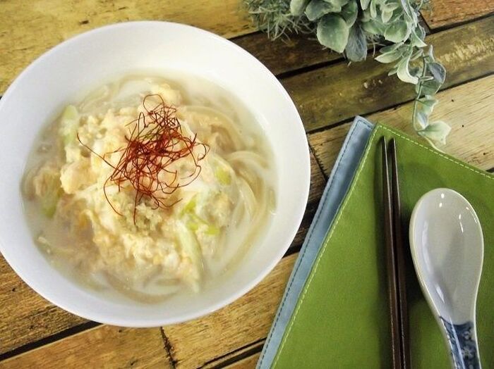 優しい甘さでお腹の中から温まる♪甘酒ミルクかき卵うどん