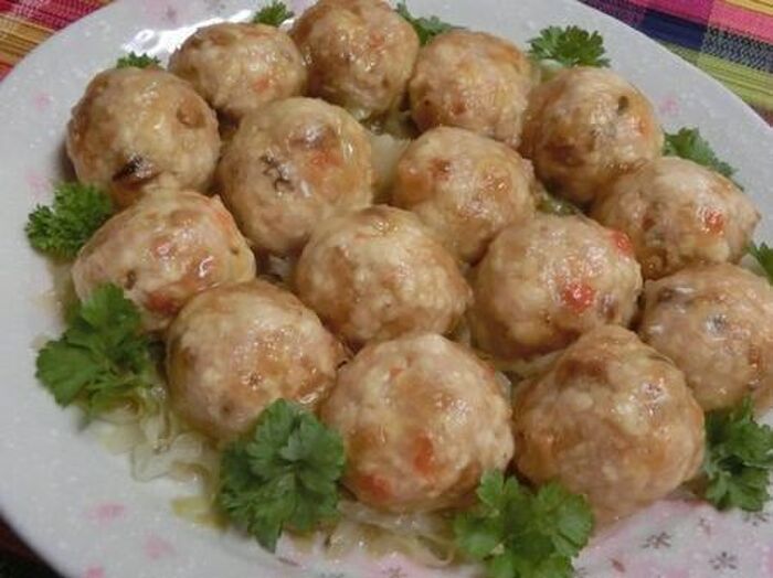 とり釜飯の素でドーンとできちゃう♪ フライパンでぷるふわ蒸し焼き肉団子