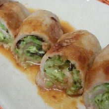 千切りキャベツとチーズを巻いて♪ 豚肉のくるくる生姜焼き