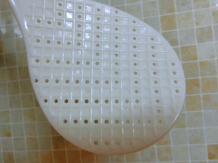 穴がポイント!ご飯がつきにくいしゃもじ