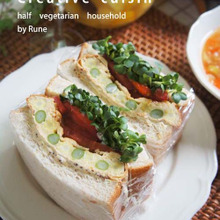 アスパラガス厚焼き卵とトマト&スプラウト厚盛りサンド