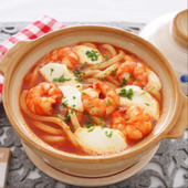 2つの食材で作る!鍋うどん「モッツァレラdeとろ~りトマト鍋うどん」