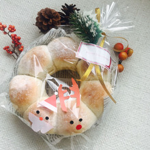 デコいらず!簡単ラッピングでクリスマスちぎりパン