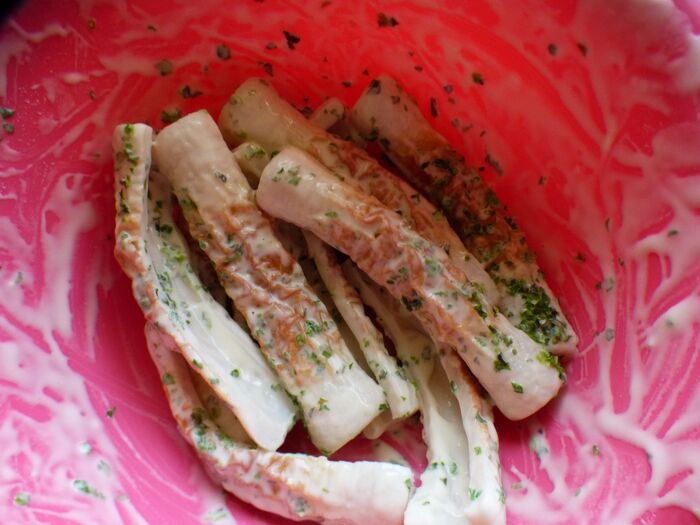 天ぷら粉大3・水大3・青のり大1で衣作り竹輪も入れて混ぜ揚げる