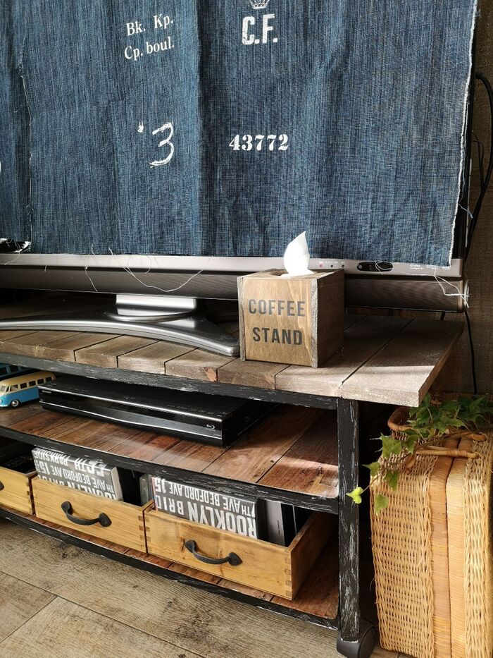 テレビ台に設置