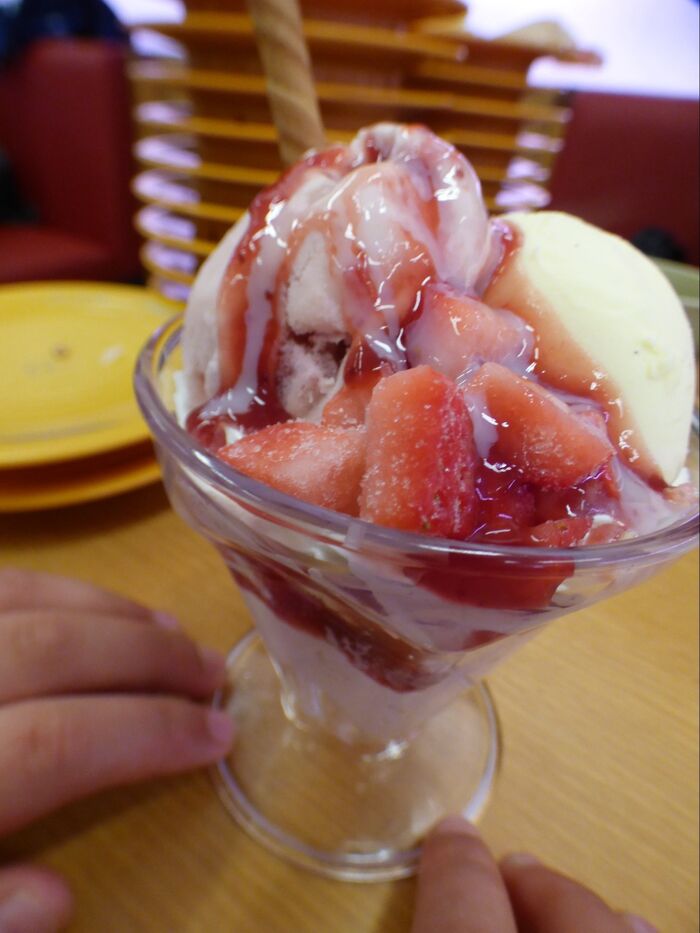 コスパ最高♡練乳いちごパフェ ¥280