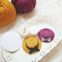 毛糸を巻いて作るペットボトルキャップの小さな帽子チャーム