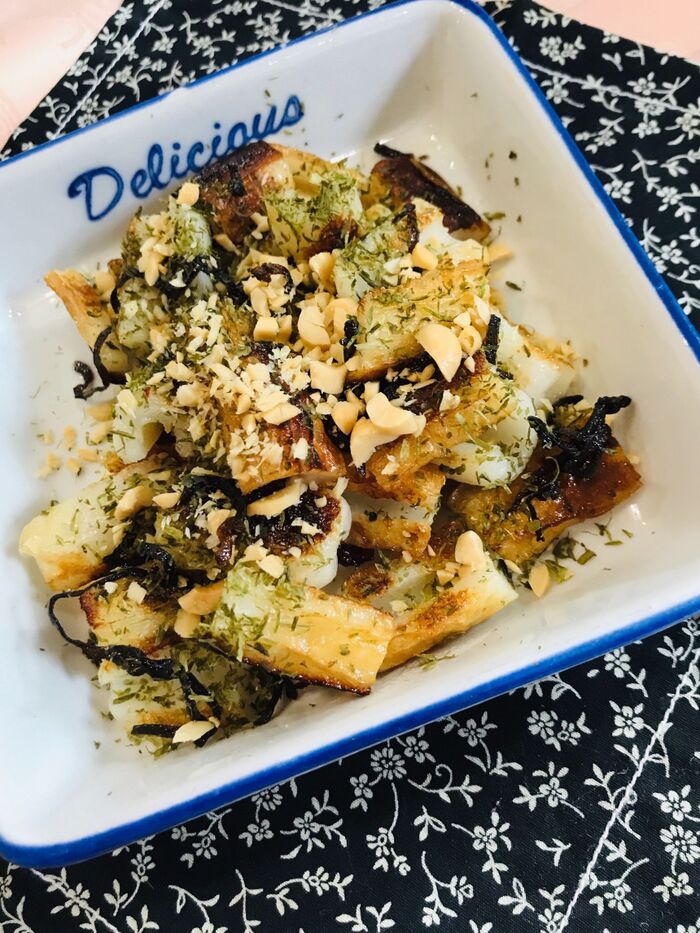 ピーナッツを砕いておきます。