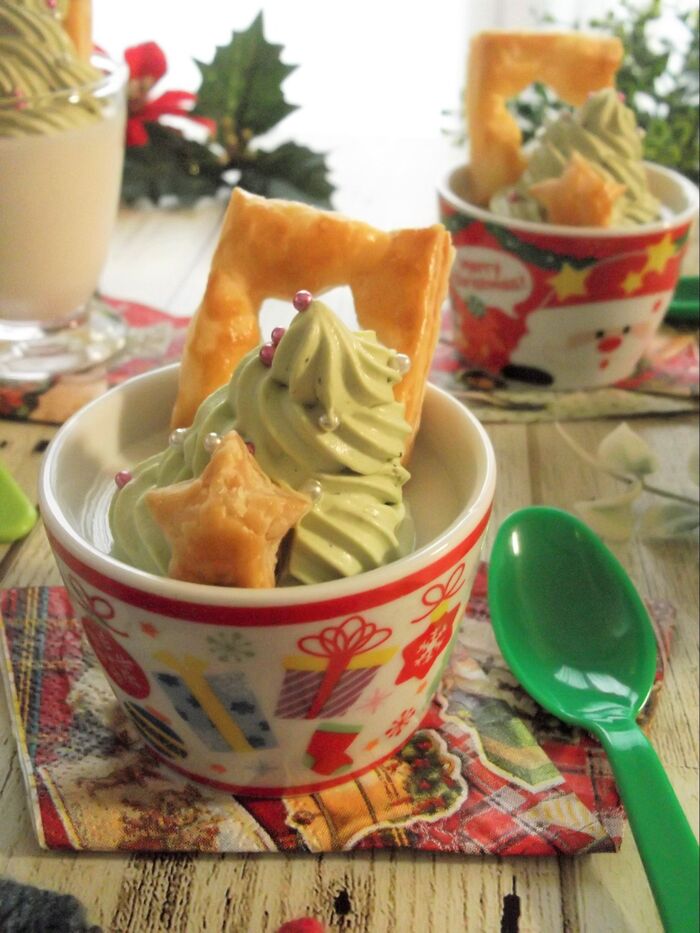生クリームとパイシートでミルクプリンをクリスマス仕様に♪ツリークリーム ミルクプリン