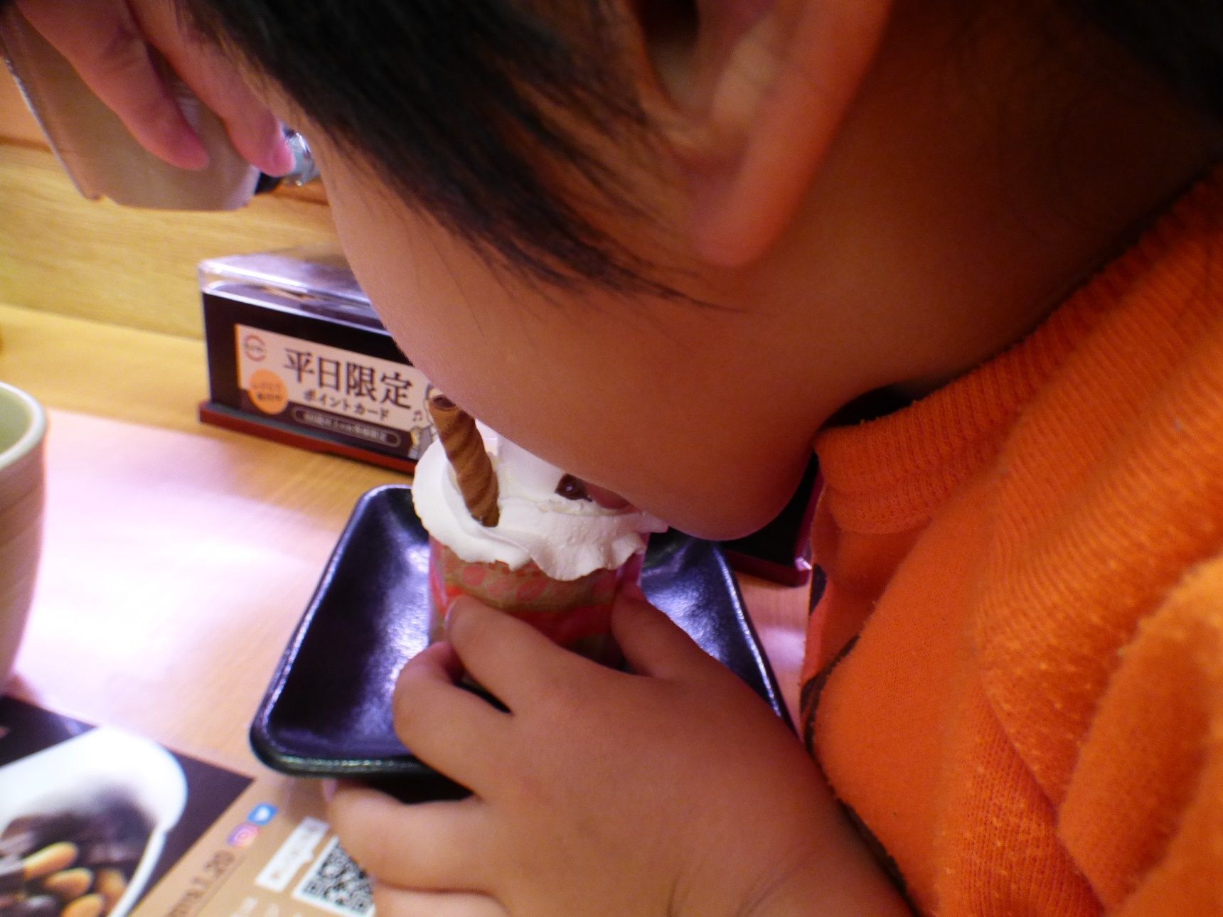 いきなり顔からパクリと行きました。