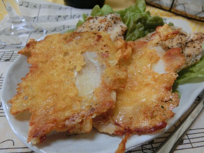 材料3つ☆ フライパンでおつまみ♪ 鶏むね肉でチーズせんべい