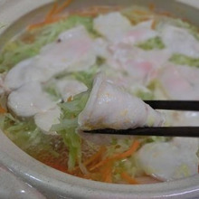 千切りキャベツと極薄鶏肉でしゃぶしゃぶ風鍋 ~からのトマチー雑炊