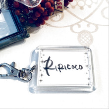 荷物の間違いを防ぐ【100均】フォトキーホルダーでつくる簡単ネームタグ