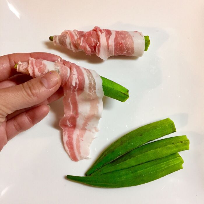 作り方1:オクラに豚肉を巻きつける