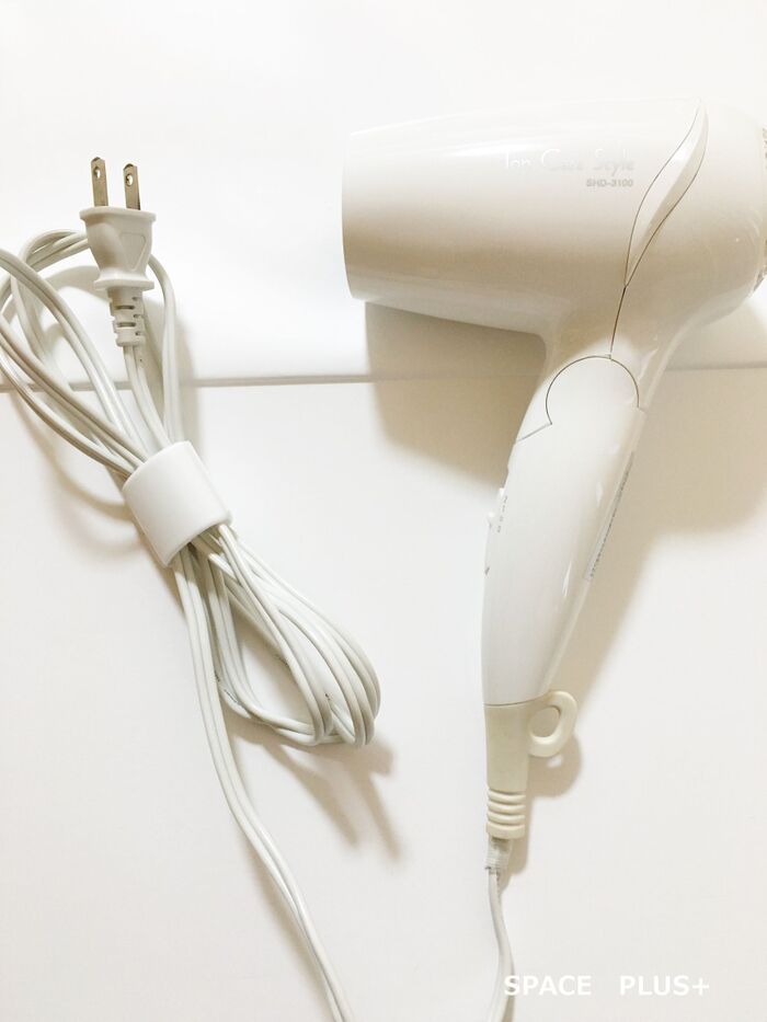 コードの配線保護のためにも、外さないで使えるコードクリップ