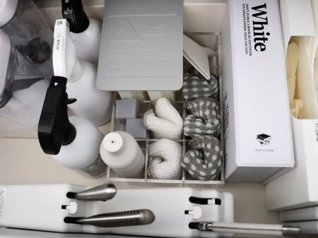 【無印良品アクリル仕切り棚】でキッチン収納。スポンジ類をスッキリ!