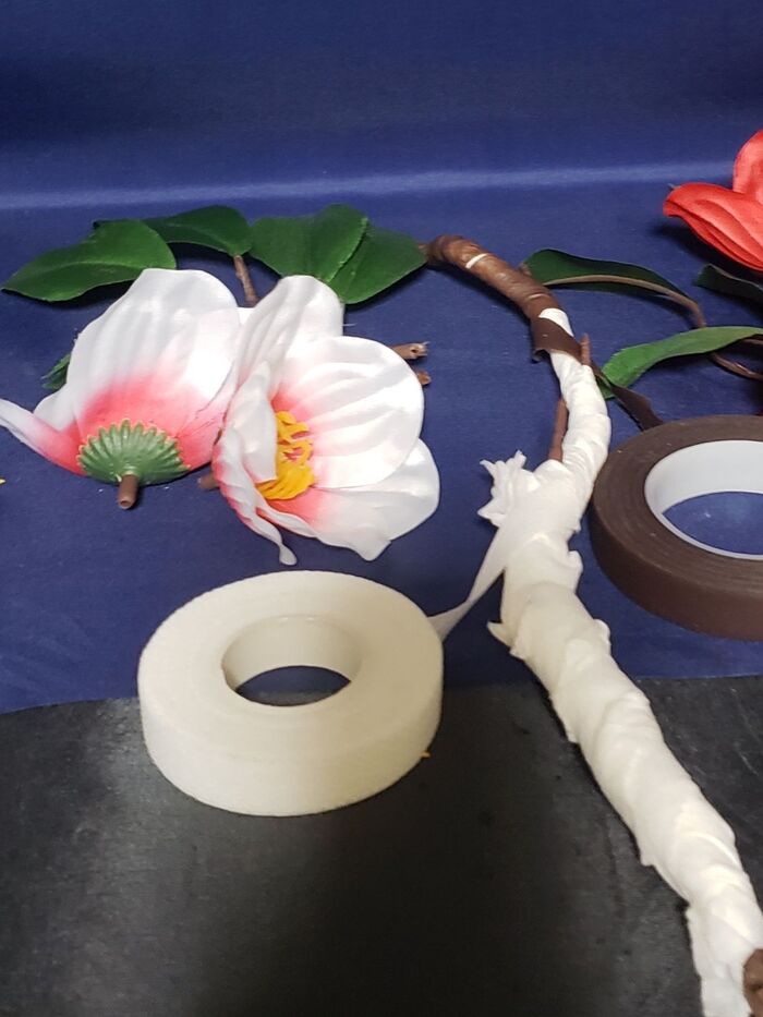 1、椿の花を加工する。