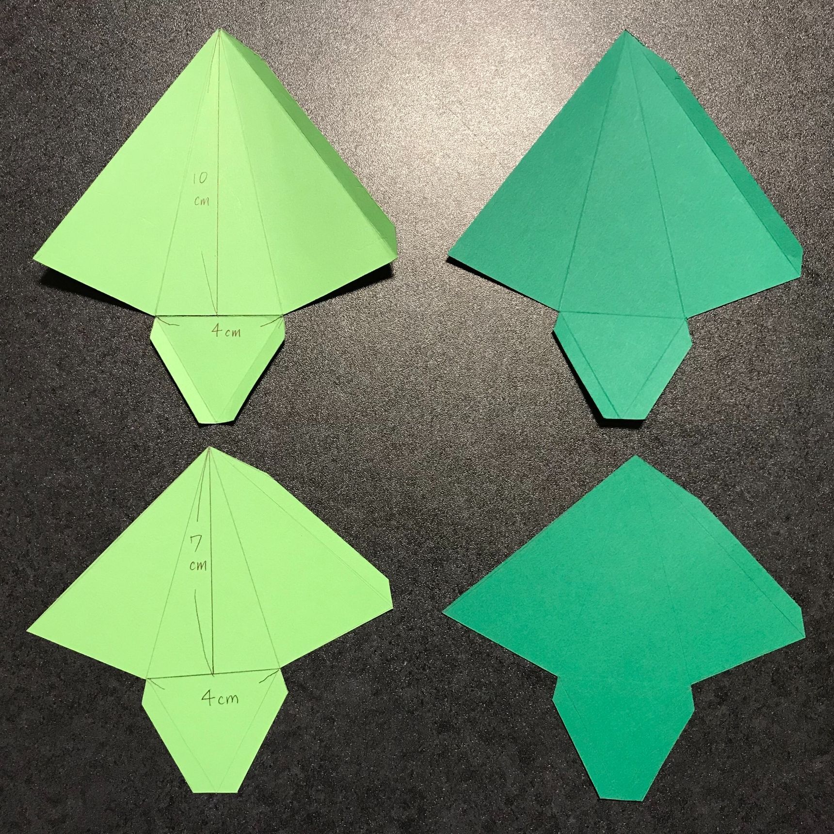 2色の緑で木をイメージした三角錐を作ります