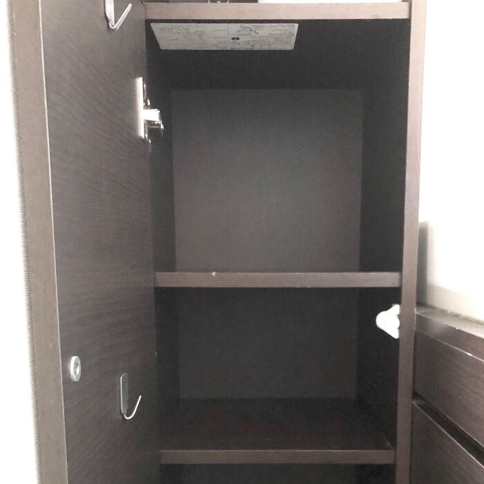 棚板を追加できない洗面所収納庫