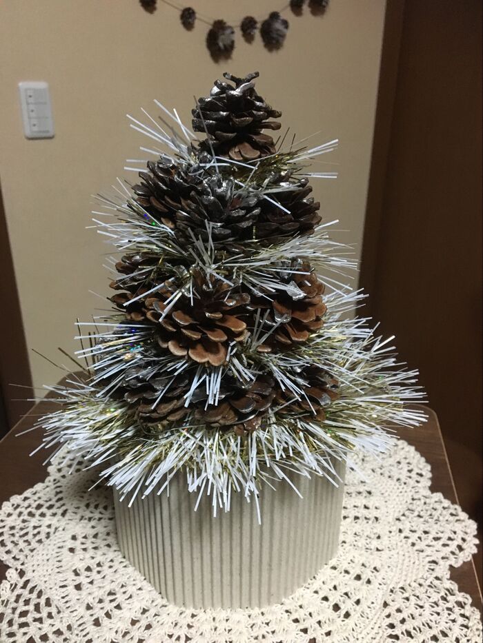 買うのは100均材料1つだけ“キラキラクリスマスツリー”