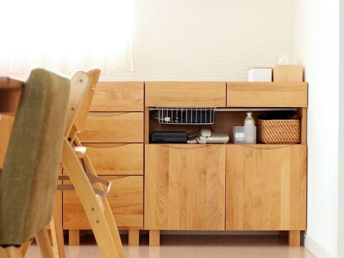 【セリア】つっぱり棒1本とワイヤーラックで!200円で超カンタンにできる浮かせる収納♪