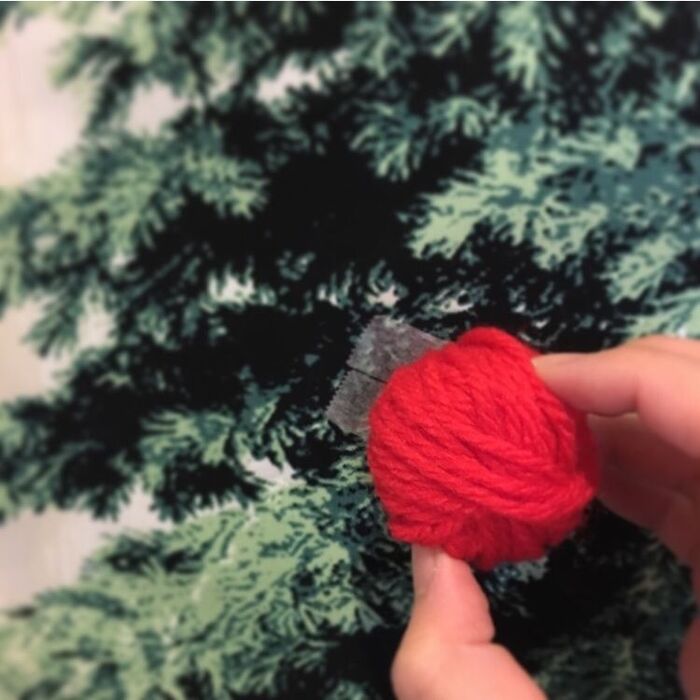 ②毛糸玉を貼り付ける