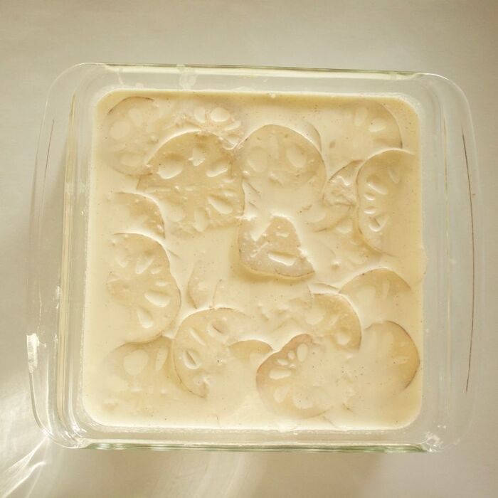 2 調味料を温めてれんこんを入れます