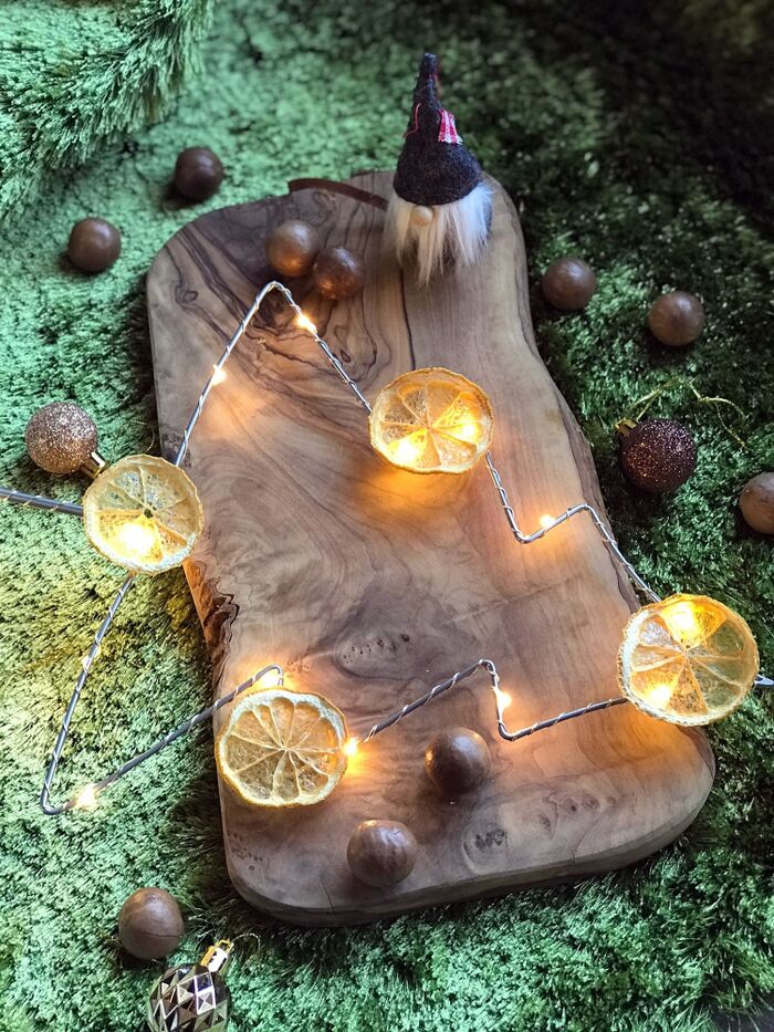 背景完成!でもまた料理は置かないで!電球を点灯し、試し撮りしてみます。