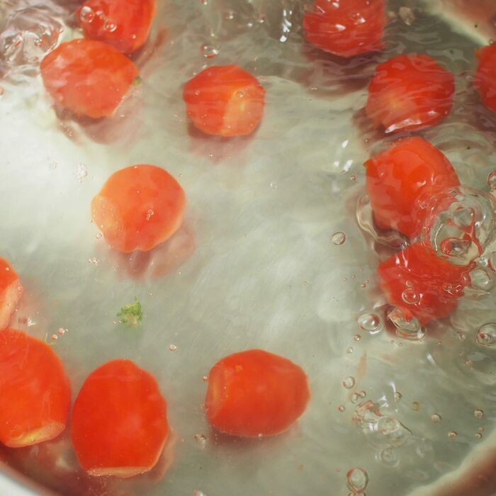 ②トマトは湯むき