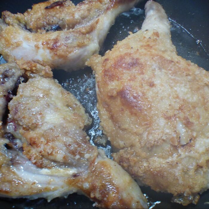 160℃の油でしっかり中まで火を入れる。