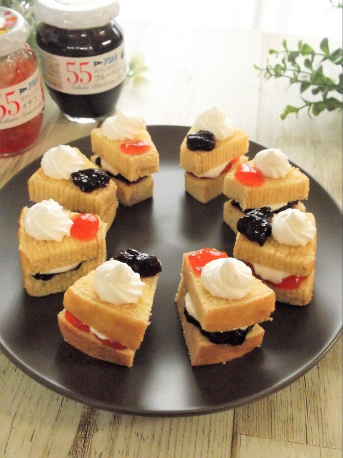 ネイキッドケーキ風!オーブン不要で簡単♪ベリーベリーひとくちバウムケーキ